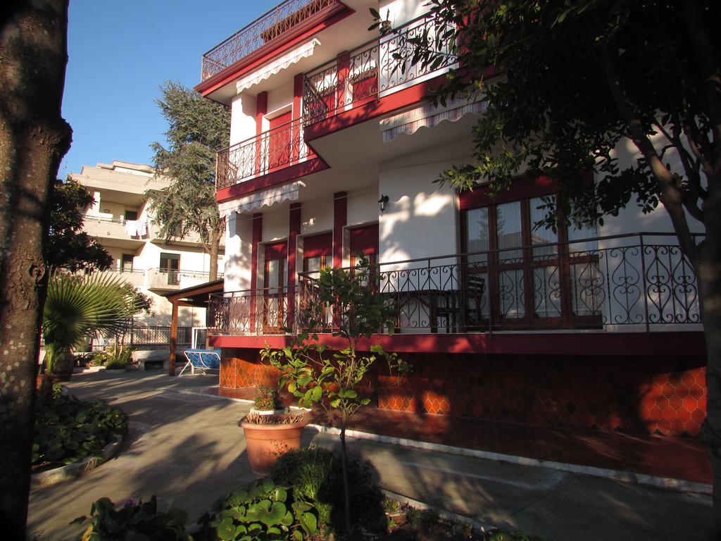 Villa Claudianna Bed&Bike Paestum Bagian luar foto