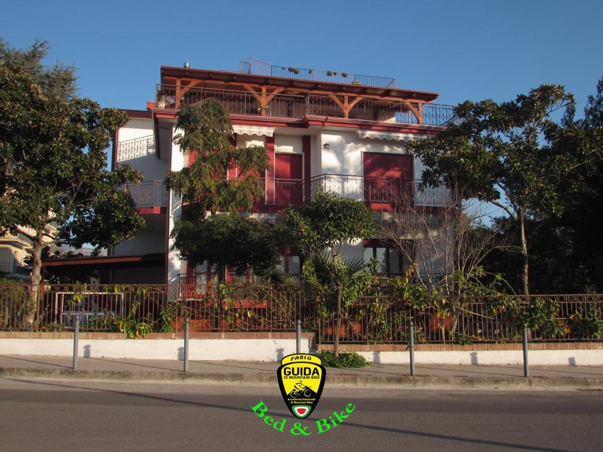 Villa Claudianna Bed&Bike Paestum Bagian luar foto